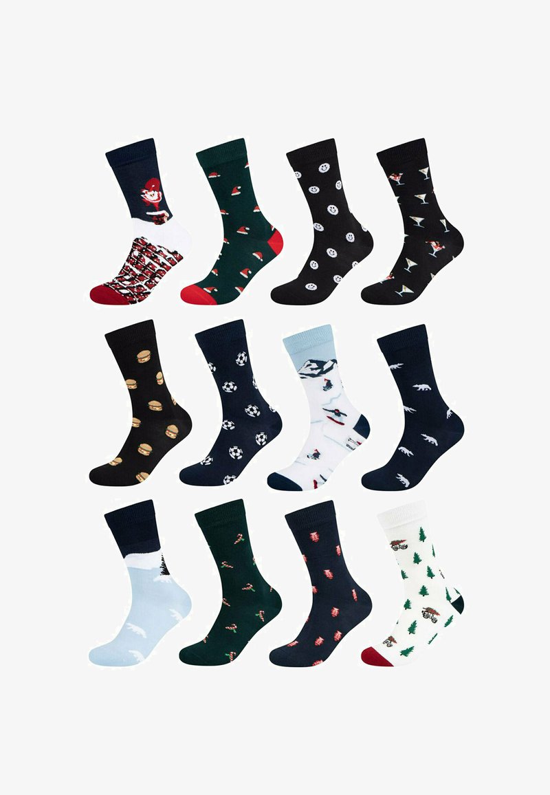 Dwanaście par skarpetek z różnymi wzorami: Mikołaj, burgery, piłki nożne, narciarze i drzewa. Kolory obejmują czerwony, zielony, czarny i biały.