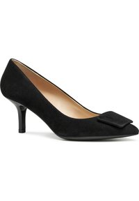 Décolleté nera in suede con punta affilata e sovrapposizione decorativa sulla tomaia. Presenta un tacco moderato e una fodera interna liscia.