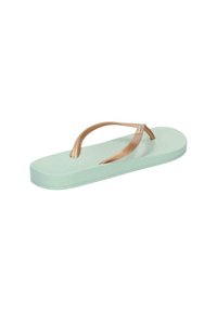 Chanclas de color verde menta con una base texturizada, que cuentan con tiras metálicas color oro rosa. Diseño plano, estilo minimalista y material ligero.