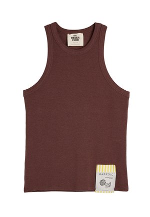 Brązowy bezrękawnik wykonany z prążkowanej tkaniny. Posiada metkę na dole z paskowanym wzorem w kolorze żółtym i białym.