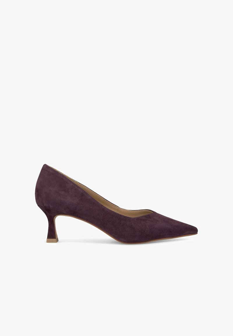 Fioletowy zamszowy czółenko z ostrym noskiem i 5 cm słupkiem. Posiada gładką teksturę i minimalistyczny design.
