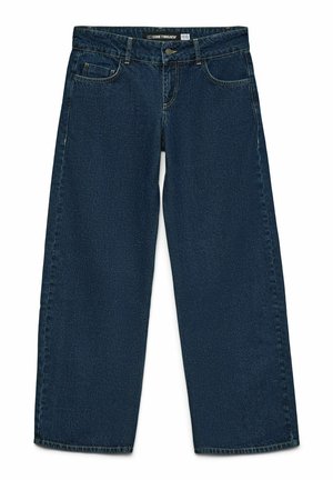 Vaqueros de pata ancha de color azul, fabricados en tejido de mezclilla, con una cintura de altura media, diseño de cinco bolsillos y detalles de costura en contraste a lo largo de las costuras.