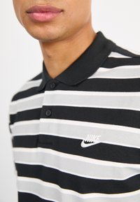 Nike Sportswear CLUB STRIPE - Polo marškinėliai - black/white