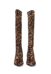 Botas de caña alta con estampado de leopardo, que cuentan con una puntera afilada y un cierre de cremallera en el lateral, fabricadas en tela suave.