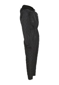 Schwarzer, gesteppter Jumpsuit mit Kapuze, elastischem Bund und Reißverschlusstaschen. Ausgestattet mit strukturiertem Material und gerippten Bündchen. Vertikales Design.