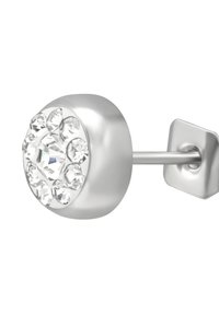 Orecchini a chiodo in argento con un design rotondo, dotati di una pietra centrale trasparente circondata da otto pietre più piccole, montati su un perno dritto.