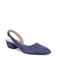 Paarse suede slingback schoen met een puntige neus, lage gestapelde hak en een gestructureerd oppervlak. Voorzien van een verstelbare enkelband met een metalen gesp.