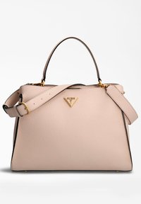 Sac à main en cuir rose clair avec une forme structurée, une anse supérieure, une bandoulière amovible, des ferrures dorées et un accent logo sur le devant.