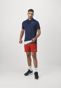 Nike Performance Pantalón corto de deporte - dragon red/burgundy crush/white