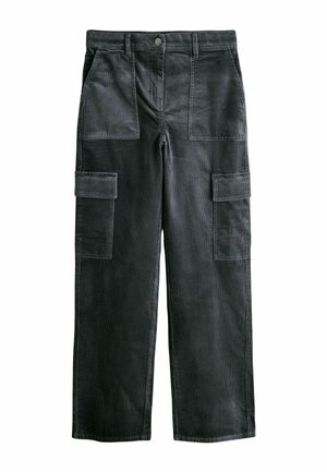 Schwarze Cord-Cargohose mit vorderem Knopf, zwei großen Fronttaschen und Klapptaschen an jedem Bein. Gerade Beinform.
