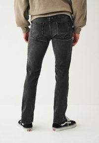 Next ESSENTIAL STRETCH - Vaqueros slim fit - dark grey