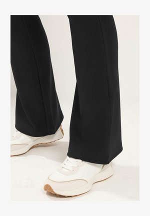 Yours Clothing, PLUS SIZE BASIC LEGGINGS - Legging (type pantalon) - black