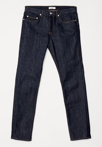 Jean en denim foncé à coupe droite, avec des surpiqûres orange clair, cinq poches et une fermeture à boutons. Étiquette académique à la ceinture.