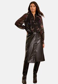 Love & Roses REGULAR FIT - PRINTED RUFFLE THROUGH  - Camicia - black floral