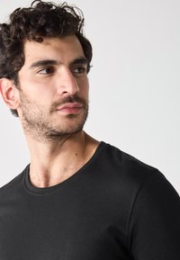 Pier One 10 PACK - Basic T-shirt - true black