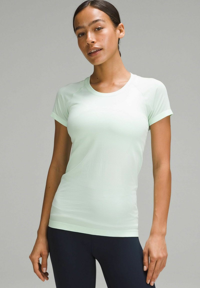 lululemon SWIFTLY TECH SHORT SLEEVE POOLSIDE Tshirt basic mint