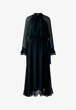 Zwarte, lange mouw jurk met een hoge hals, elastische taille en gerimpelde manchetten. Gemaakt van lichte stof, heeft een vloeiende silhoutte.