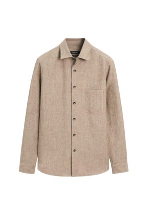 Chemise beige en lin à manches longues avec col, boutons sur le devant et une poche poitrine unique.