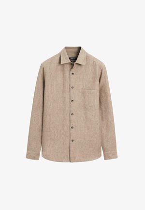 Beiges Leinenhemd mit langem Arm, Kragen, Frontknöpfen und einer einzelnen Brusttasche.