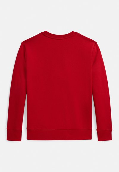 Sweatshirt vermelha com decote redondo e mangas compridas. Textura lisa com punhos e bainha canelados. Cor sólida sem padrões ou detalhes.