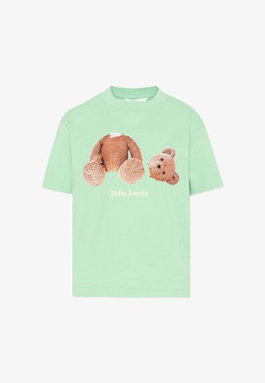 Jasnozielona koszulka z grafiką rozłożonego misia i napisem „Palm Angels” poniżej misia.