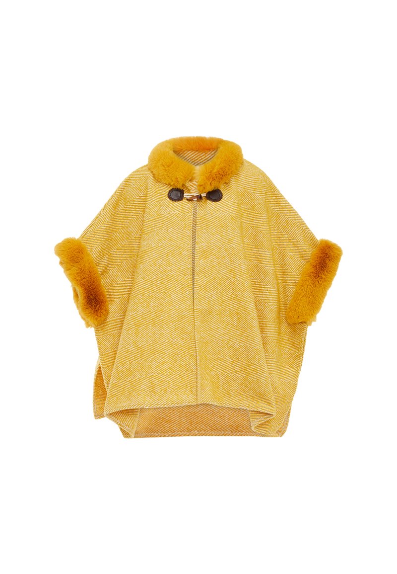 Sárga halszálkás mintás poncsó műszőrme gallérral és mandzsettákkal. Elöl cipzáros, és fából készült T-betűs zárók találhatók rajta.
