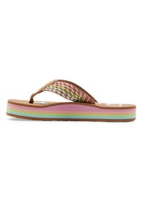 Brun flip-flop sandal med en vävda rem i pastellfärger och en flerfärgad plattformssula i rosa, blå och gröna nyanser.