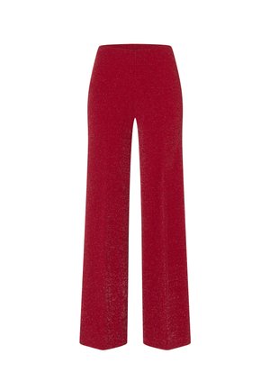 Hochsitztende rote weite Hosen mit einer subtilen glitzernden Textur, auf einem weißen Hintergrund präsentiert.