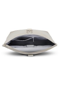 Világosszürke, puha текстúrájú, cipzáros clutch. Belső zsebekkel és tárolási rendszerező pánttal rendelkezik. Minimalista dizájn.