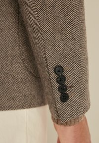 Thumbnail Image 4