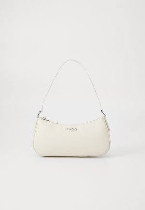 Κρέμα, υφασμάτινη τσάντα σε σχήμα καμπύλης, με έναν μόνο ιμάντα ώμου, ασημένιο φερμουάρ και ανάγλυφο λογότυπο "HUGO" μπροστά.