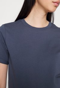 Pieces Maternity PMRIA FOLD UP SOLID TEE  - T-shirt básica - ombre blue