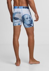 Boxertruser med trykt design av blå hundre dollar sedler. Laget av mykt stoff med elastisk midje i blå.