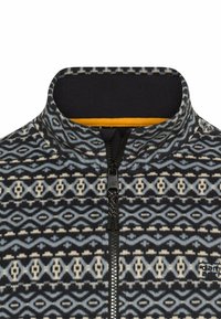 Fleece pullover med høj krave, prydet med et geometrisk mønster i blå, creme og marineblå. Inkluderer en frontlynlås og sorte accenter.