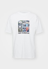 - T-shirt z nadrukiem