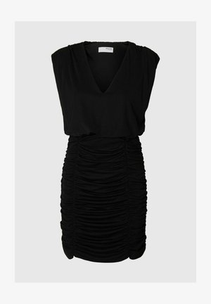 Vestido negro de tejido suave con escote en V, mangas cortas tipo sisa y textura arrugada en el cuerpo para una silueta ajustada.