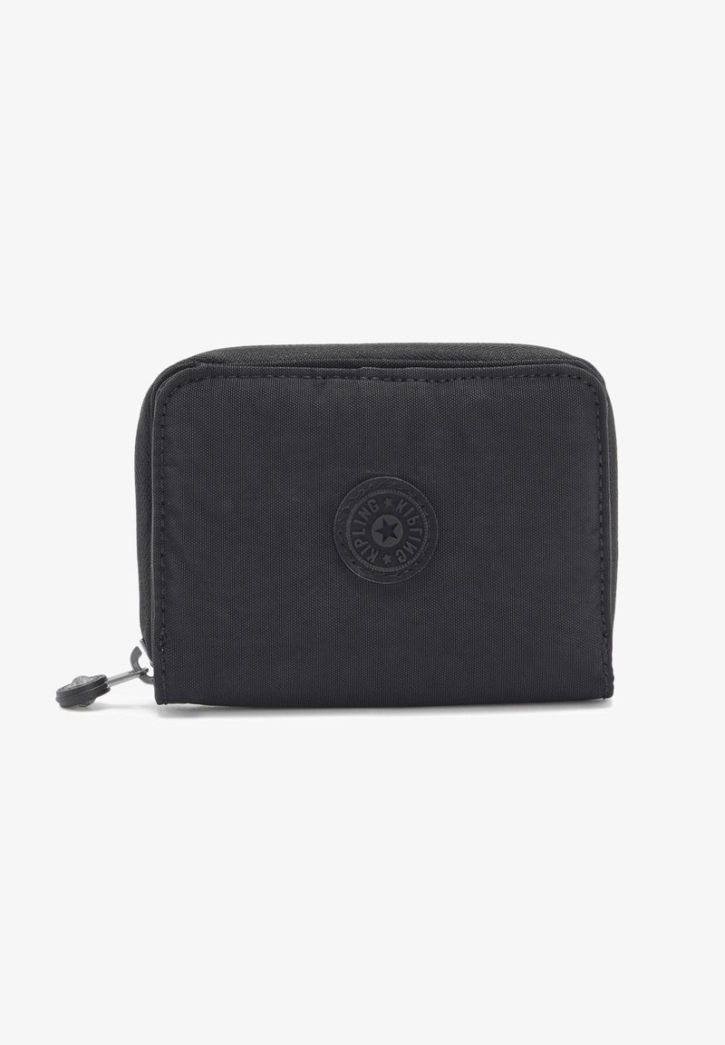 Černá peněženka se zipem vyrobená z odolné tkaniny, s texturovaným povrchem a kulatým logem na přední straně. Obdélníkový tvar.