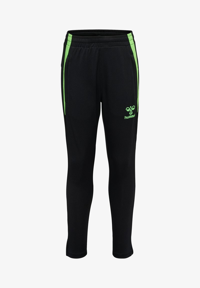 Pantalon de sport noir à coupe slim, avec des rayures vertes sur les côtés et un logo Hummel vert sur la cuisse supérieure.
