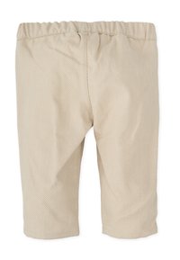 Pantalones cortos beige con una cinturilla elástica, que presentan un patrón de diamante texturizado. El diseño tiene una longitud hasta la rodilla con un acabado suave.