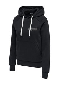 Czarna bluza z kapturem typu pullover z białymi ściągaczami, kieszenią kangurzą, małym białym napisem i grafiką na lewej piersi, ściągaczami przy rękawach i u dołu.