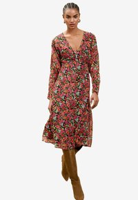REGULAR FIT - V-NECK BATWING SLEEVE MIDI  - Dienas kleita - red floral