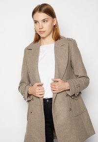 Morgan FABI - Klassikaline mantel - taupe
