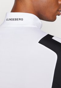 J.LINDEBERG Sports LUKAS QUARTER MID LAYER - Majica z dolgimi rokavi - white