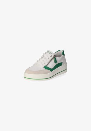 Baskets blanches avec des accents verts et un bout en daim gris. Présente un dessus texturé et une fermeture éclair sur le côté. Semelle épaisse blanche avec un contour vert.
