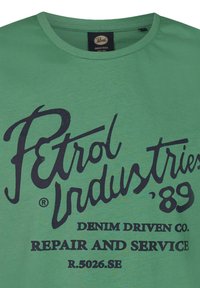 Petrol Industries Triko s potiskem - wasabi