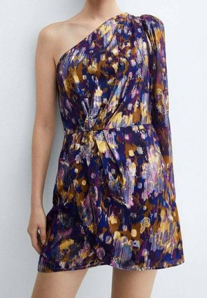 Ein One-Shoulder-Minikleid mit langem Ärmel, das einen metallischen abstrakten Blumenprint in Blau-, Gold-, Lila- und Brauntönen zeigt.