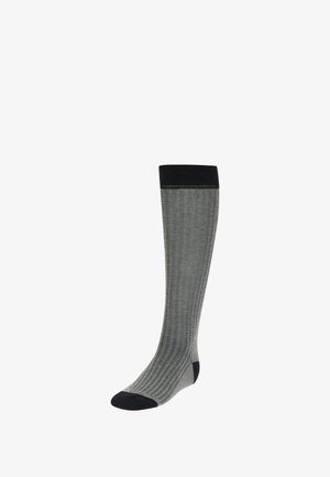 Grå knæhøje sokker med et struktureret mønster, sort manchet og tåområde, lavet af et blødt materiale, prydet med et diskret hørfiskemønster.