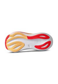 Semelle de chaussure avec un design texturé ; les couleurs incluent le jaune, l'orange, le rouge et le blanc. Comprend des rainures et des découpes pour la traction.