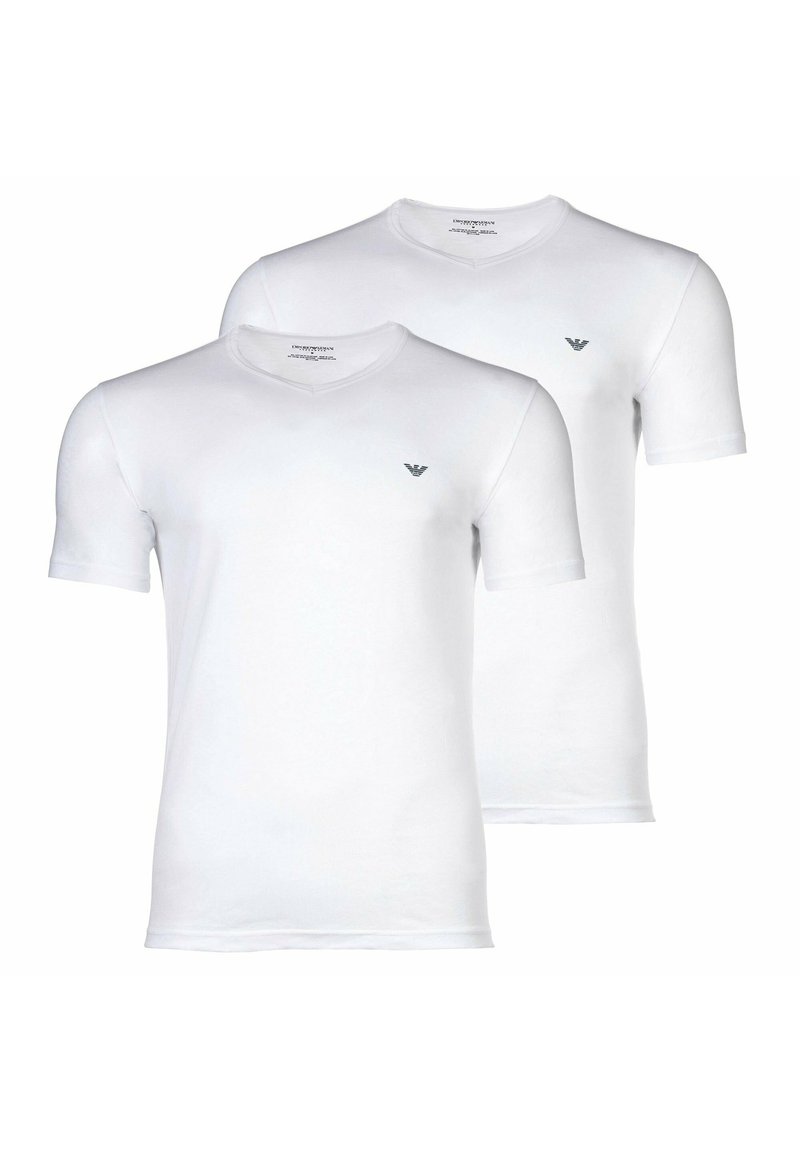 T-shirts blancs en coton à manches courtes avec un logo brodé discret sur la poitrine. Design en col en V, texture lisse et coupe classique. Lot de deux.