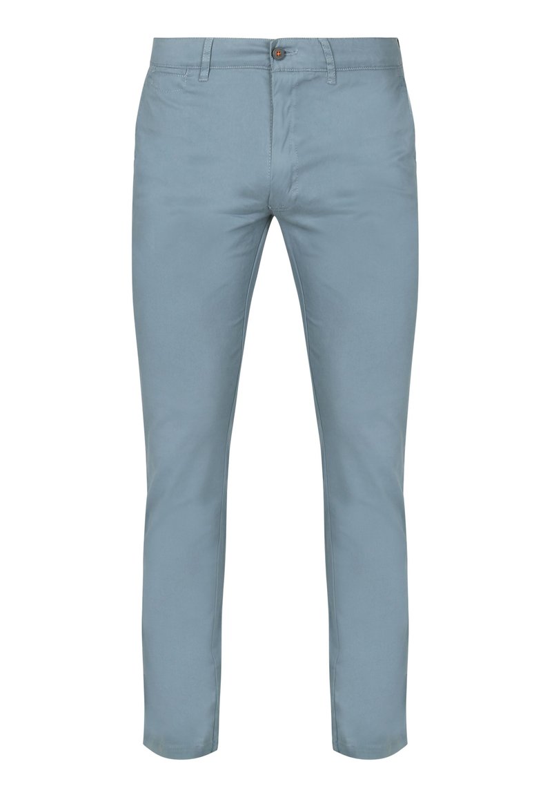 Lichtblauwe slim-fit herenbroeken met riemlussen, een knoop aan de voorkant en een rits op een witte achtergrond.